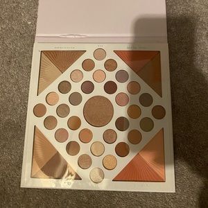 Nicole Miller eye shadow palette